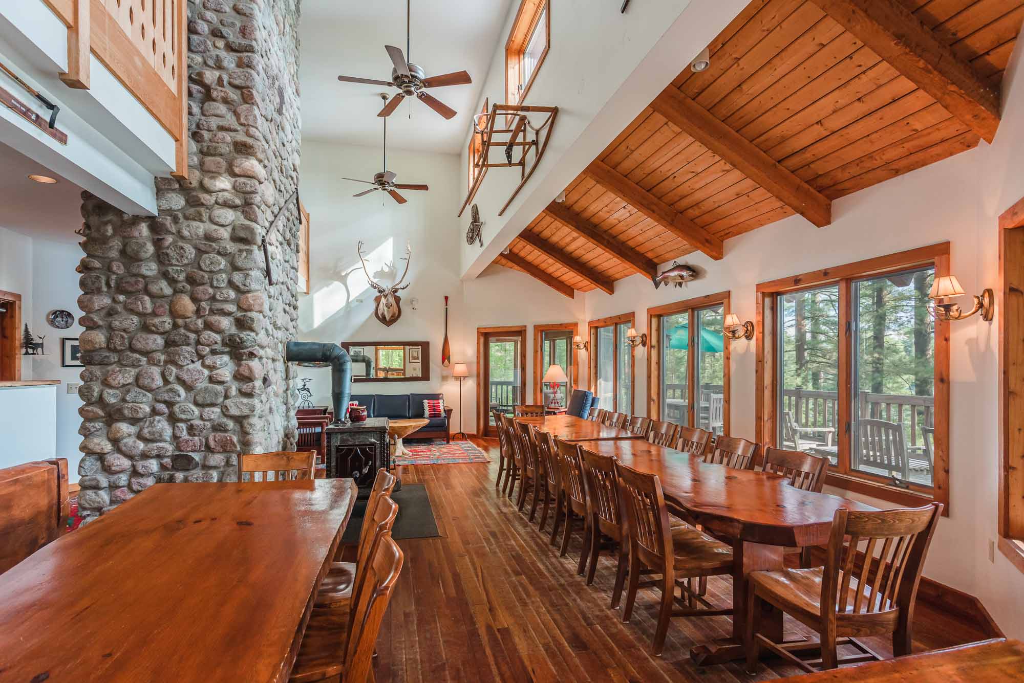 otter-creek-lodge-great-room-dining