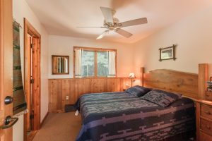 otter-creek-lodge-mukwa-bedroom